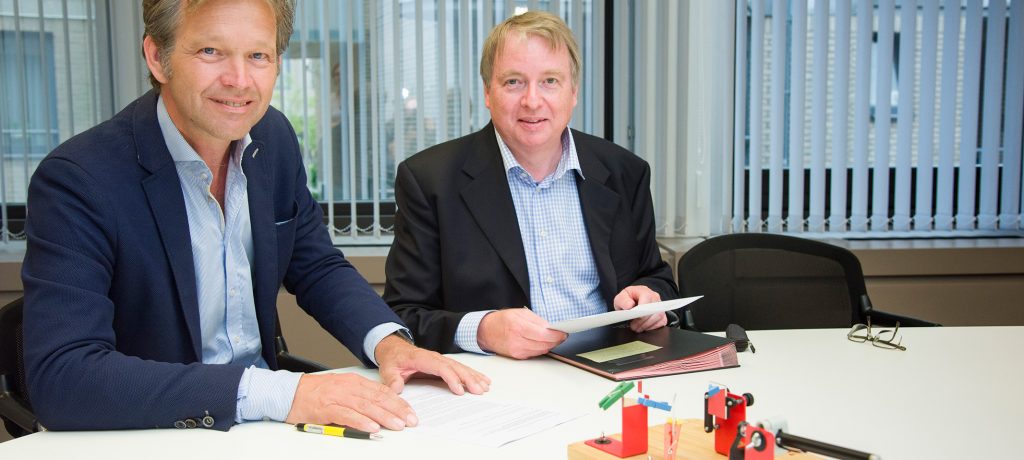Bentvelsen en Debackere zetten handtekening