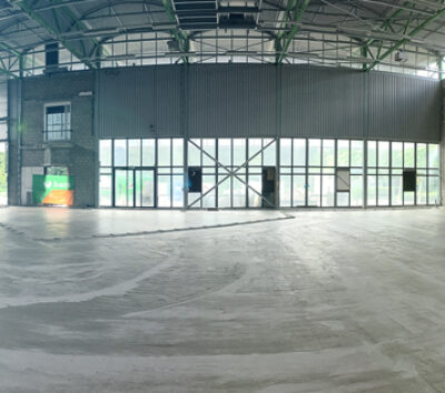 Hal ETpathfinder met betonnen vloer