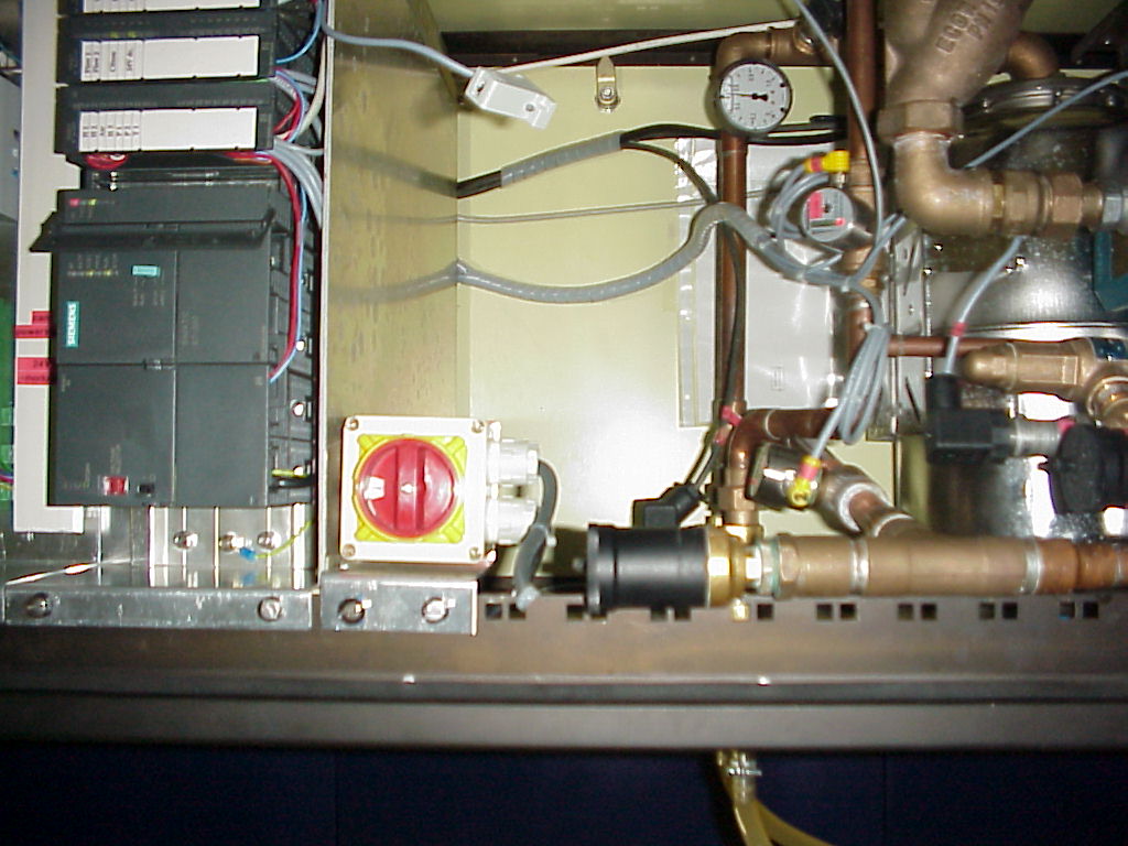 MVC-818X_koeling_voor4.JPG, 135353 bytes, 11/21/00