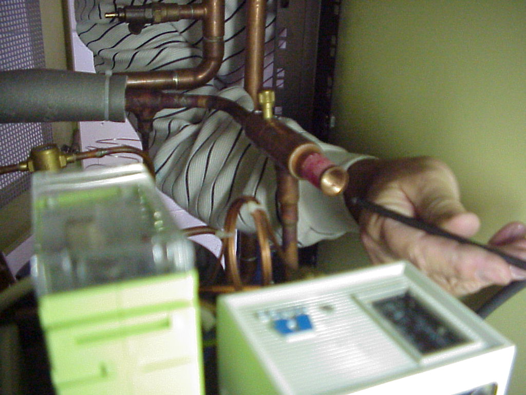 MVC-820X_koeling_temp_adj.JPG, 132350 bytes, 11/21/00