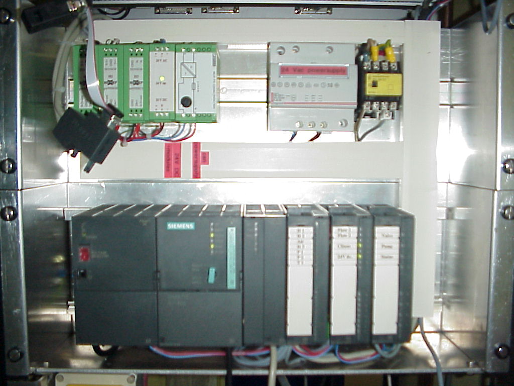 MVC-833X_koeling_crate_voor5.JPG, 122403 bytes, 11/21/00