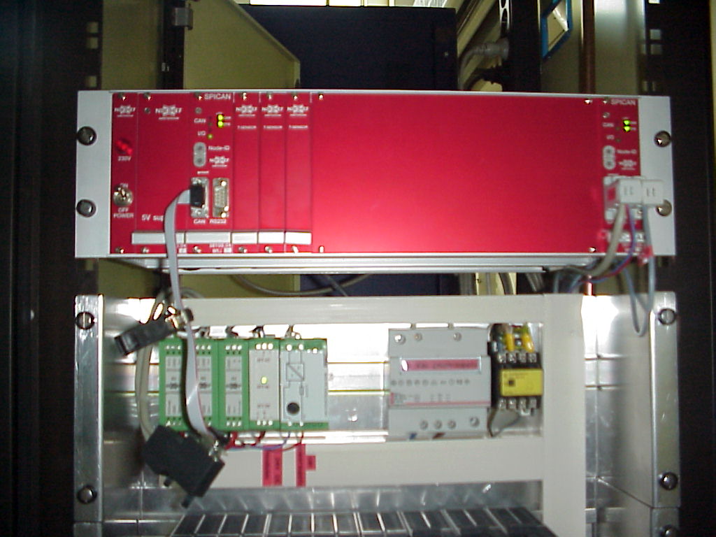 MVC-835X_koeling_SC_crate2.JPG, 116104 bytes, 11/21/00