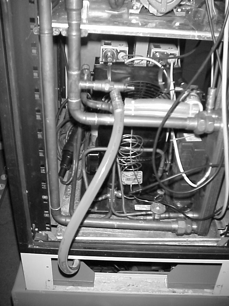MVC-841X_koeling_drain_2.jpg, 145340 bytes, 11/23/00